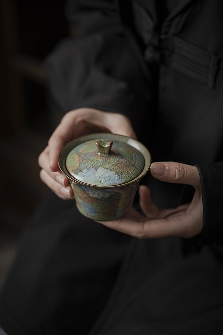 This is a ceramic teapot.this is a ceramic gaiwan