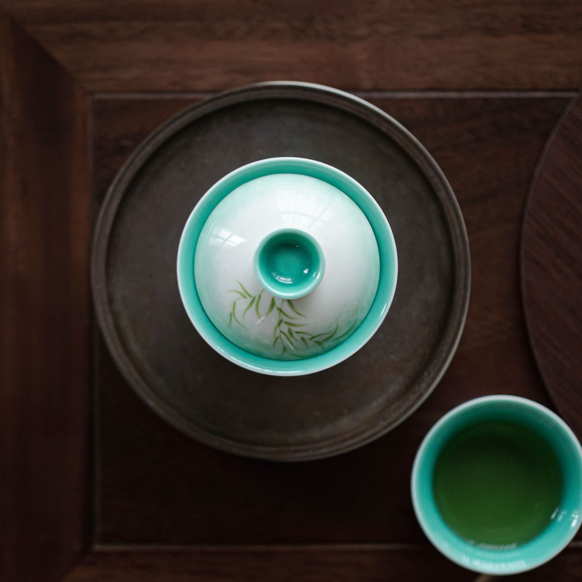 this is a ceramic teapot. this is a green gaiwan