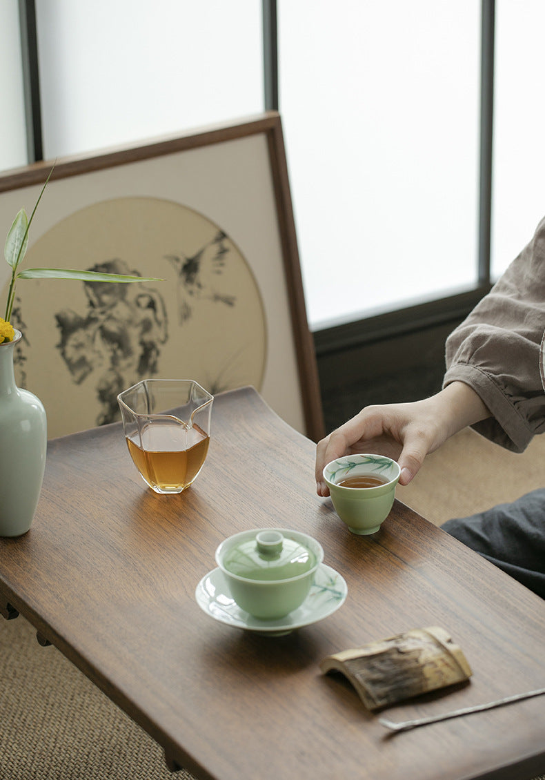 this is a ceramic teapot gaiwan