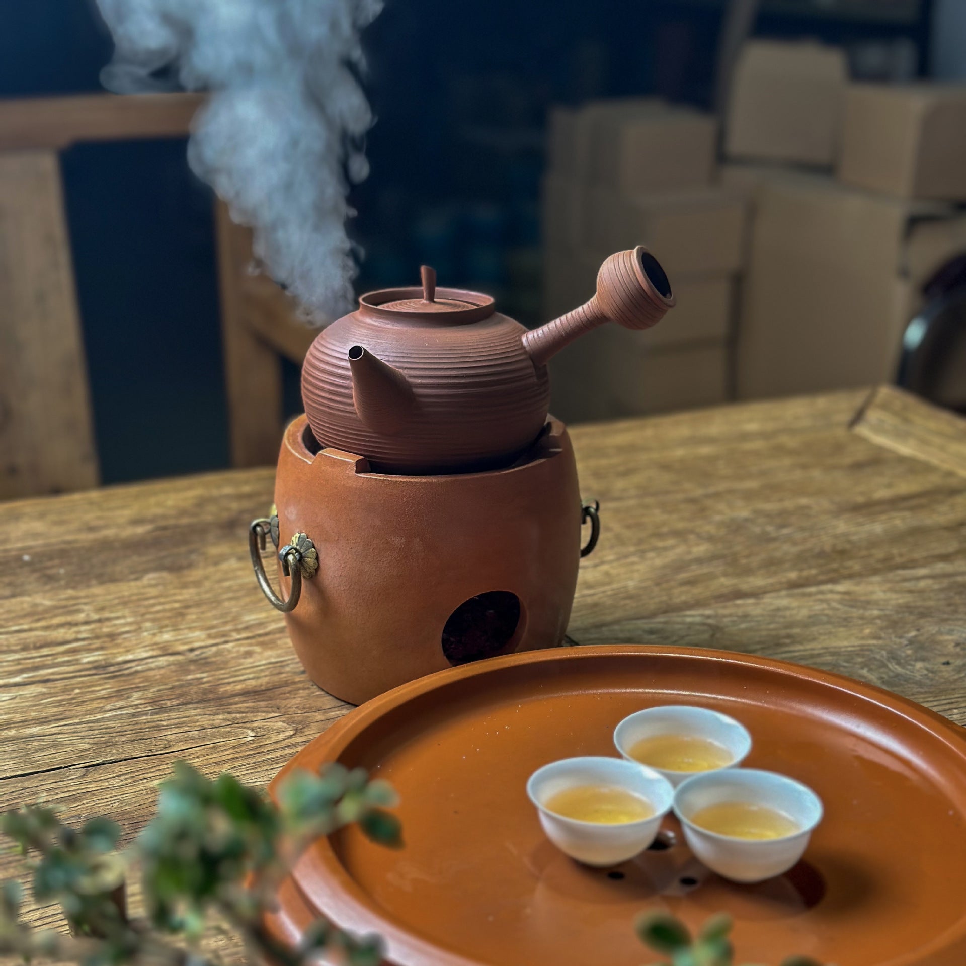 This is a pottery stove. This is a charcoal electric stove