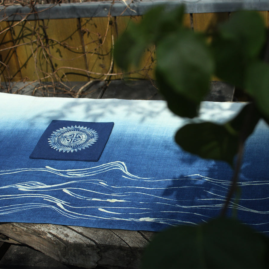 Hand Dyed Chinese Indigo Dyed Water Pattern Tea Table Cloth Batik Farbic Natural Dyed Cotton Chabu Chaxi