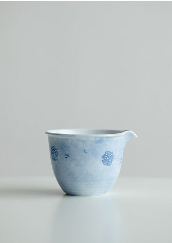 This is a ceramic faircup gongdaobei