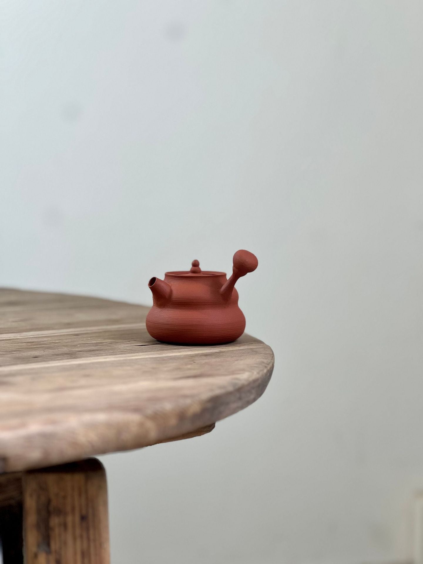 This is a Chaozhou side handle teapot.this is Chaozhou red clay zhuni teapot