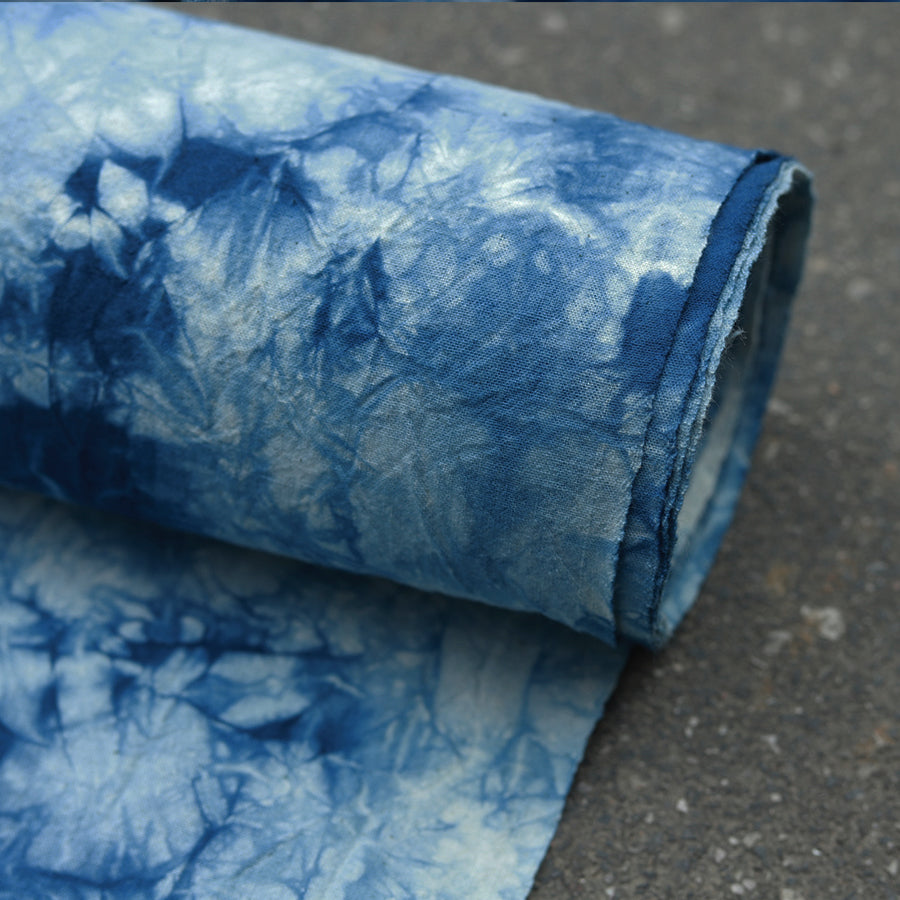 This is a indigo-dyed tea mat table cloth