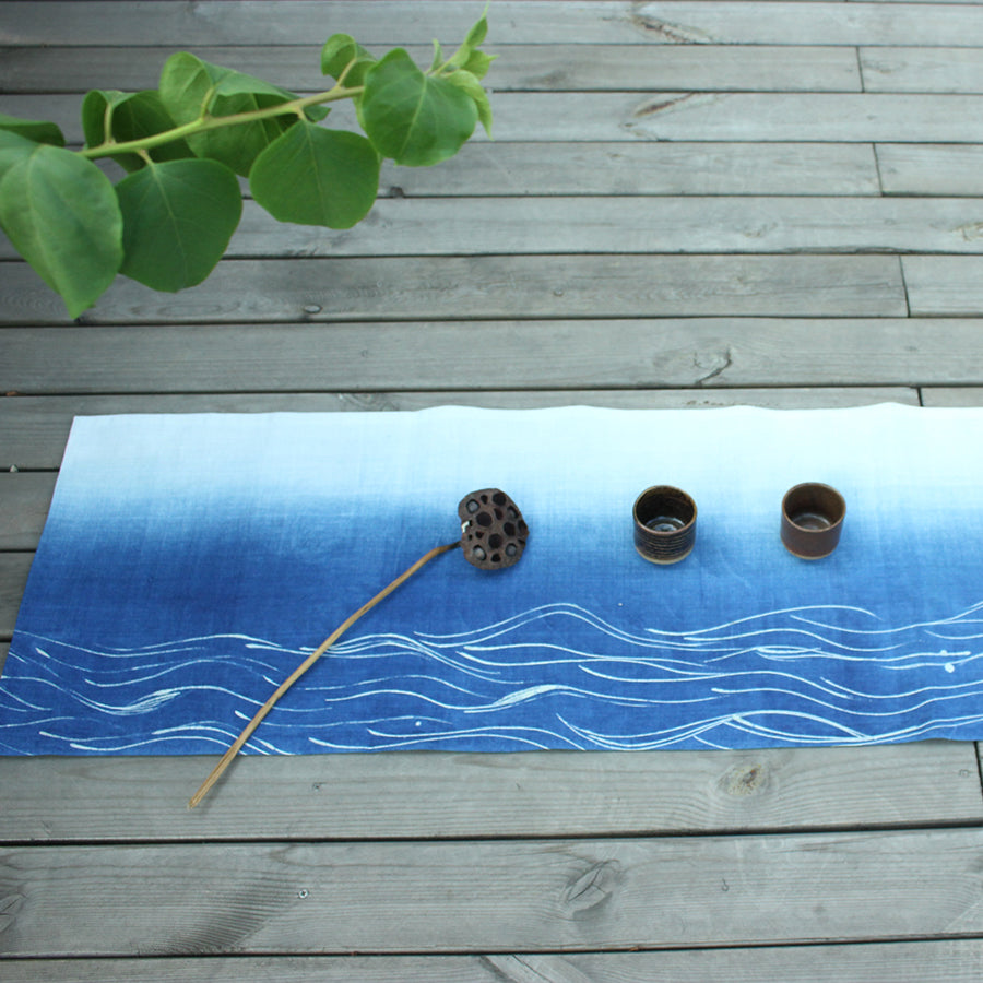 Hand Dyed Chinese Indigo Dyed Water Pattern Tea Table Cloth Batik Farbic Natural Dyed Cotton Chabu Chaxi