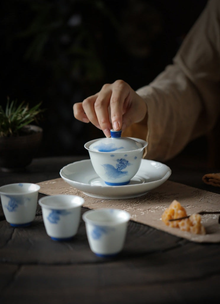 This is a ceramic teapot.this is a ceramic gaiwan