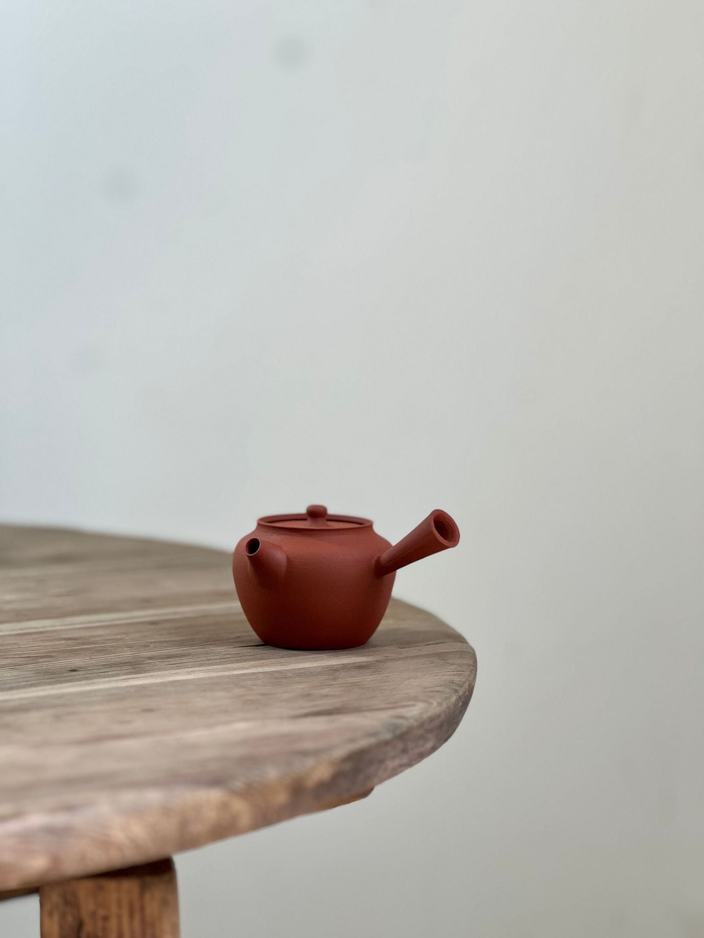 This is a Chaozhou side handle teapot.this is Chaozhou red clay zhuni teapot