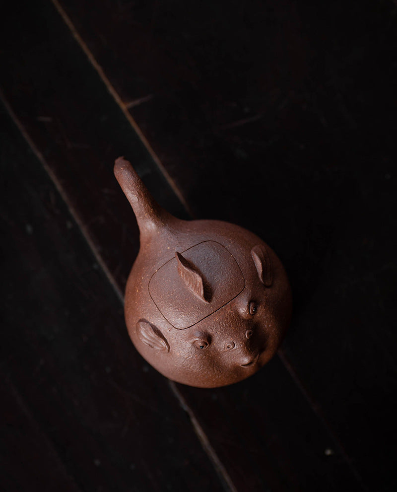 This is a Yixing teapot. this is Chinese yixing clay teapot