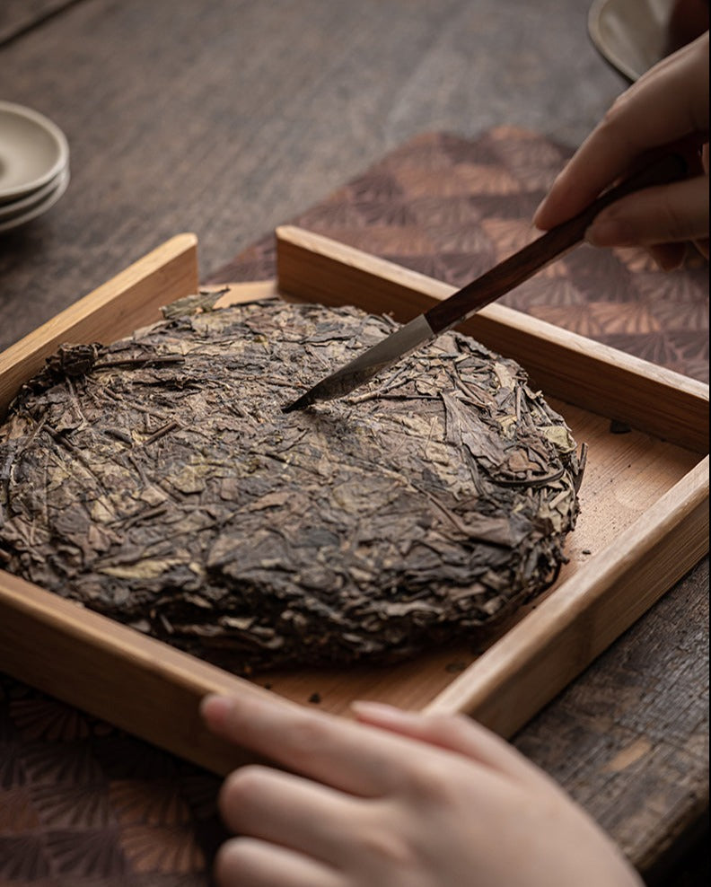 This is a sandalwood puerh cake knife tea knife tea needles