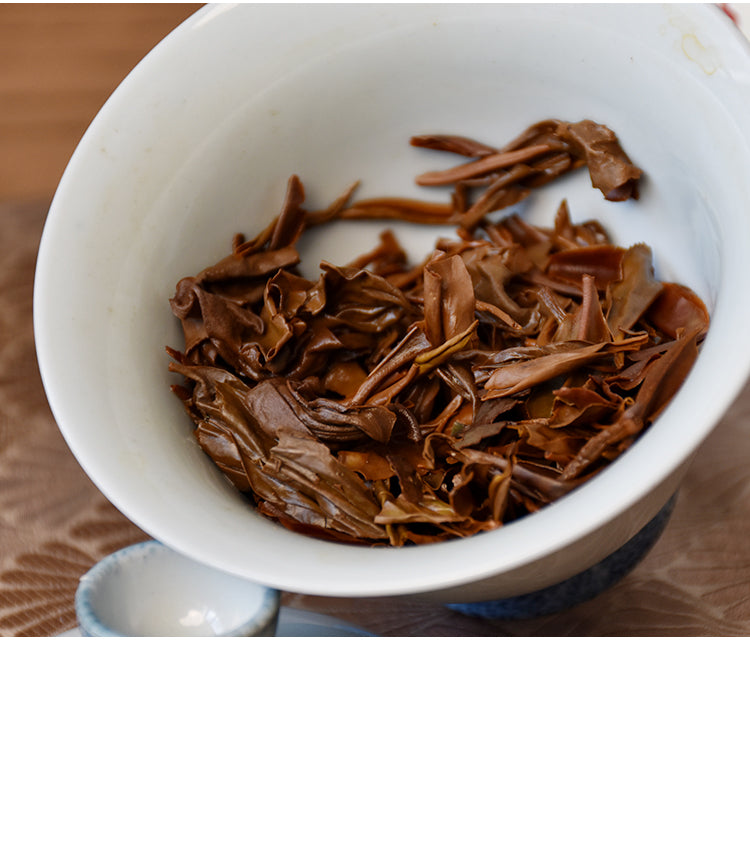 this is Chinese Yunnan Gushu black tea 