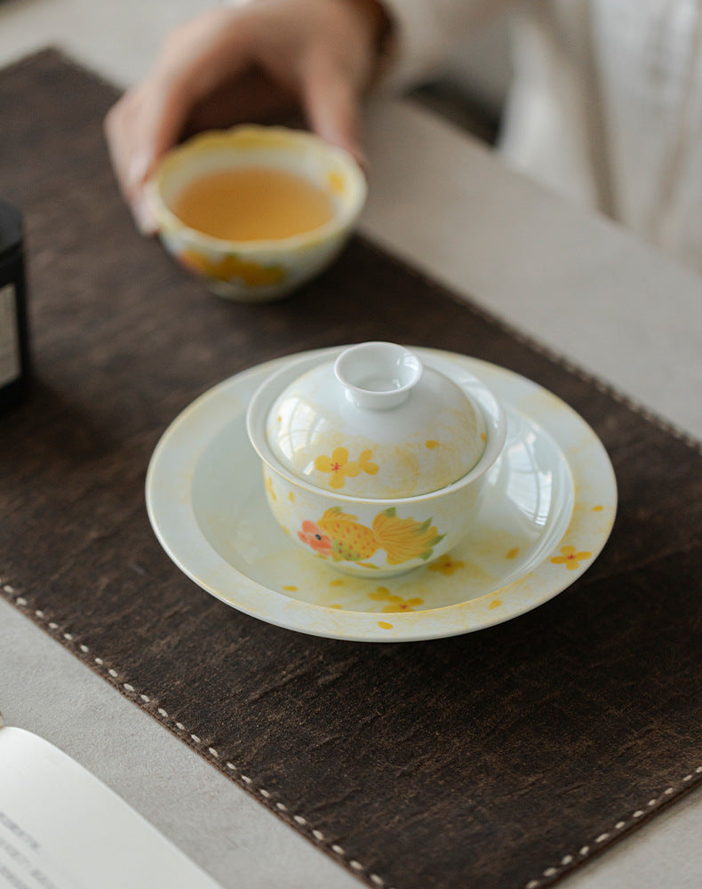 this is a ceramic gaiwan