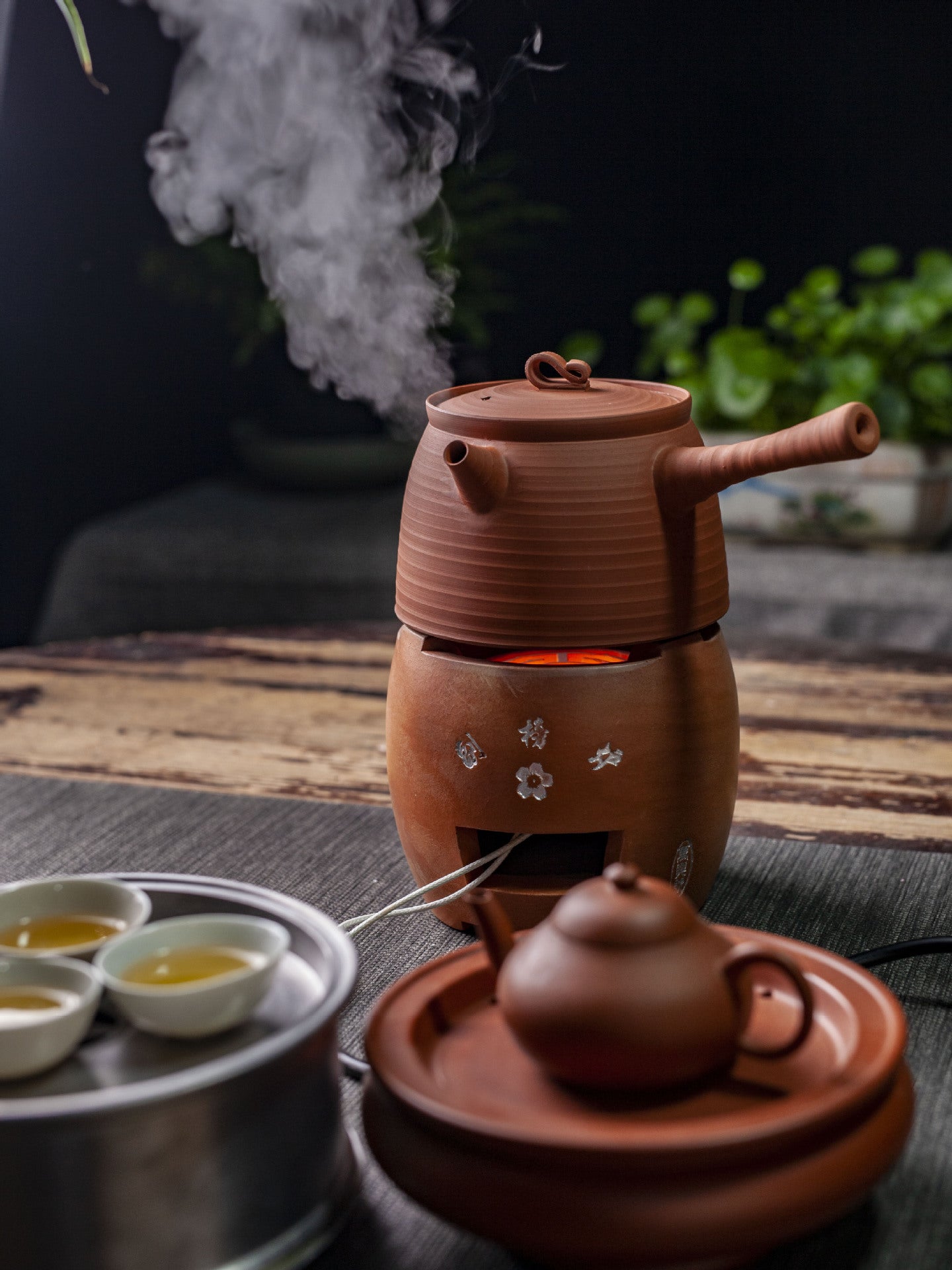 This is a pottery stove. This is a charcoal electric stove