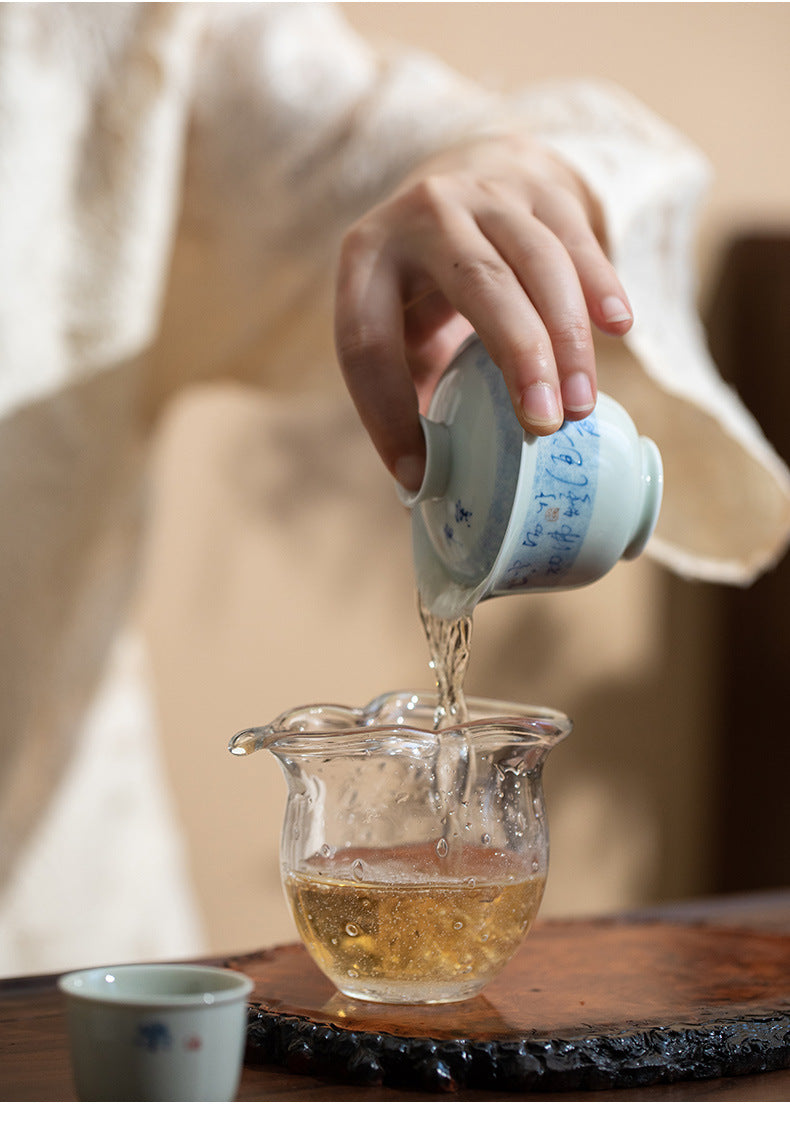 This is a ceramic teapot.this is a ceramic gaiwan