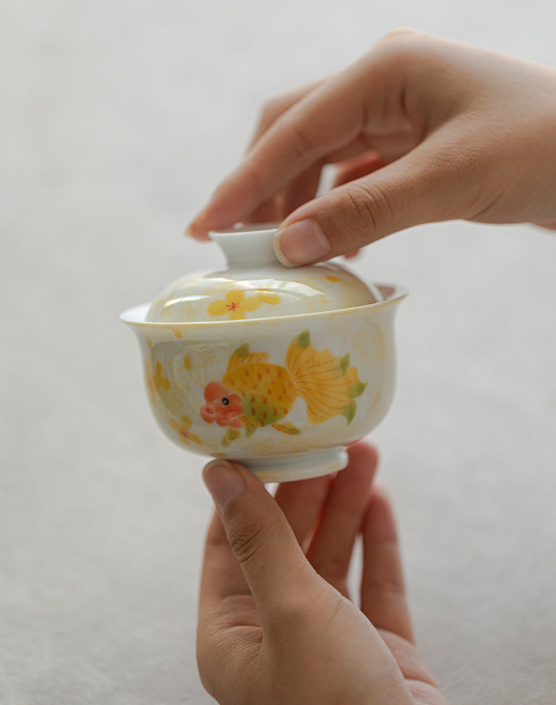 this is a ceramic gaiwan