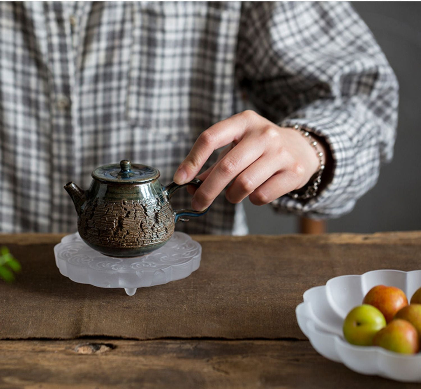 this is a frosted glass tea tray tea boat