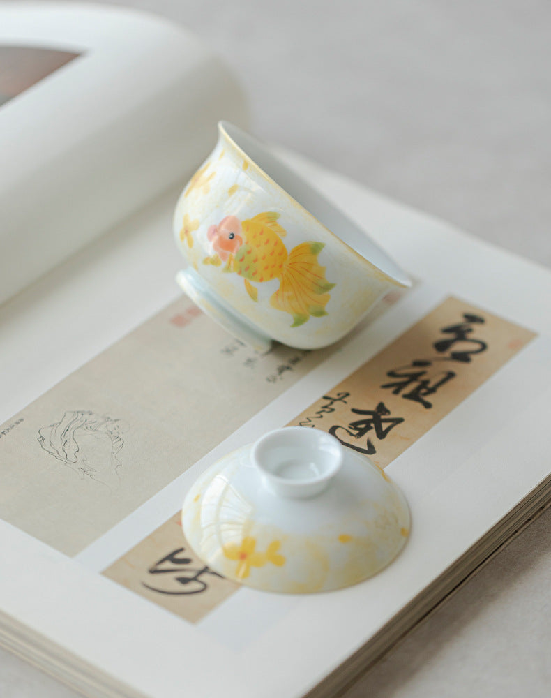 this is a ceramic gaiwan