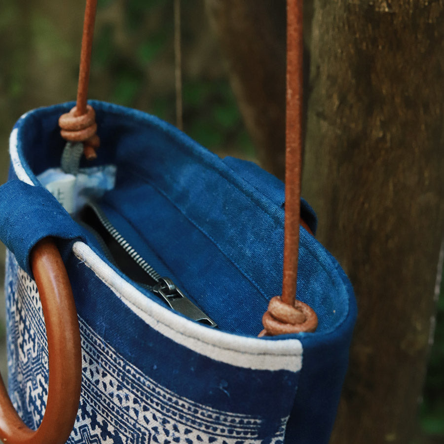 This is a Chinese batik bag.this is a cloth tea bag