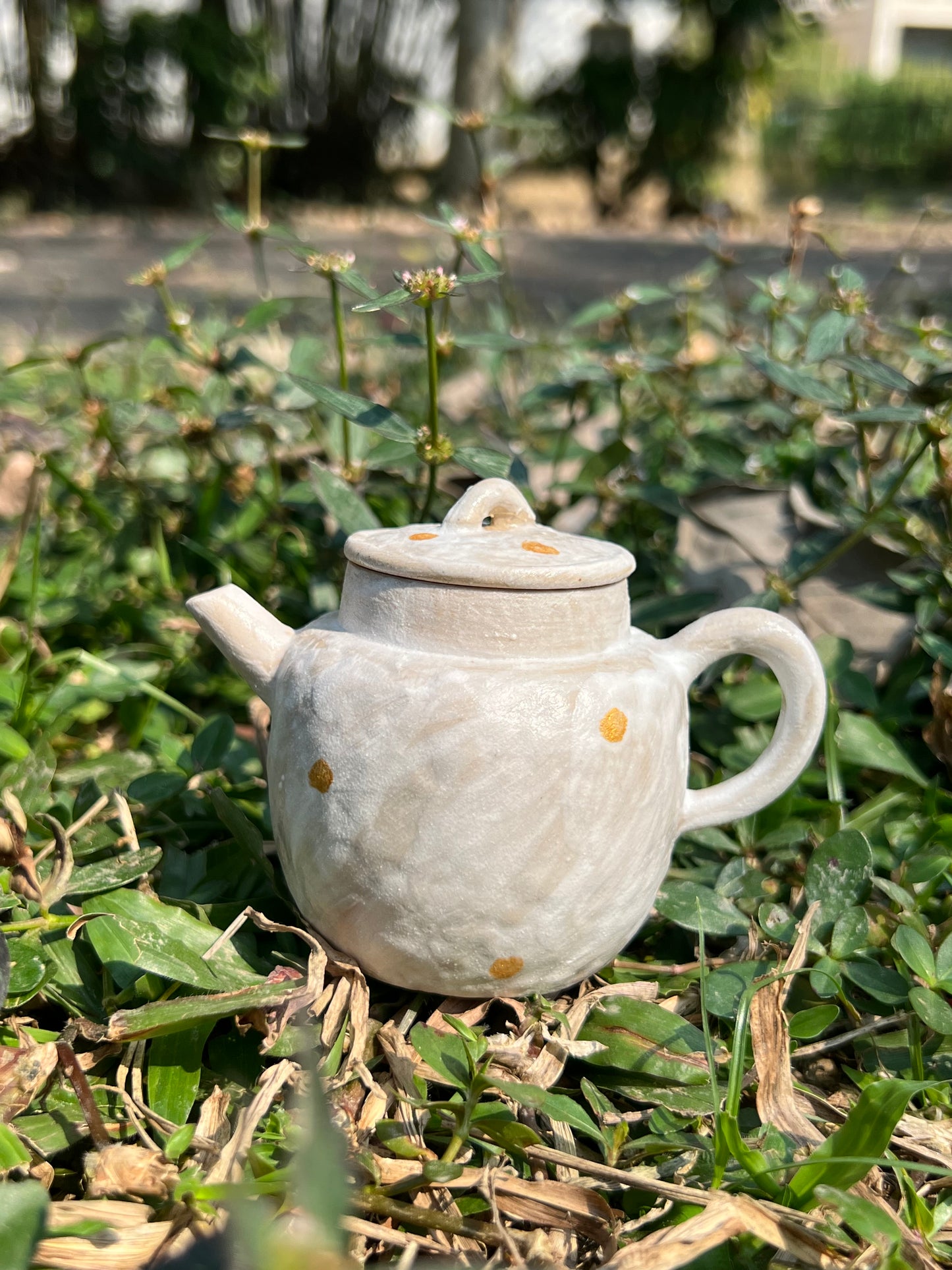 White New Chinese Style Simple Teapot Household Ceramics With Spherical Hole Filter Teapot Kungfu Teaware