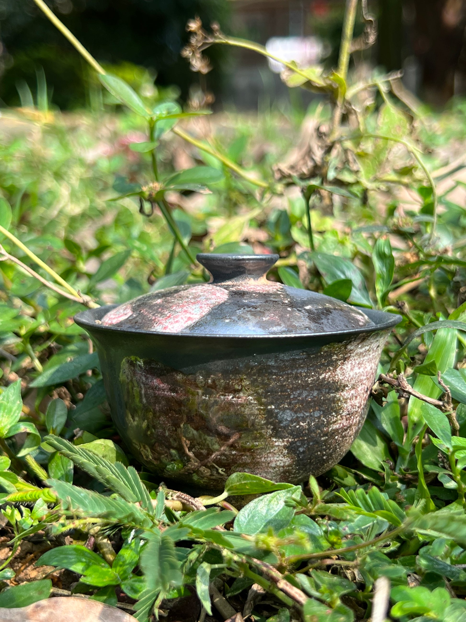 This is a pottery teapot.this is a pottery gaiwan