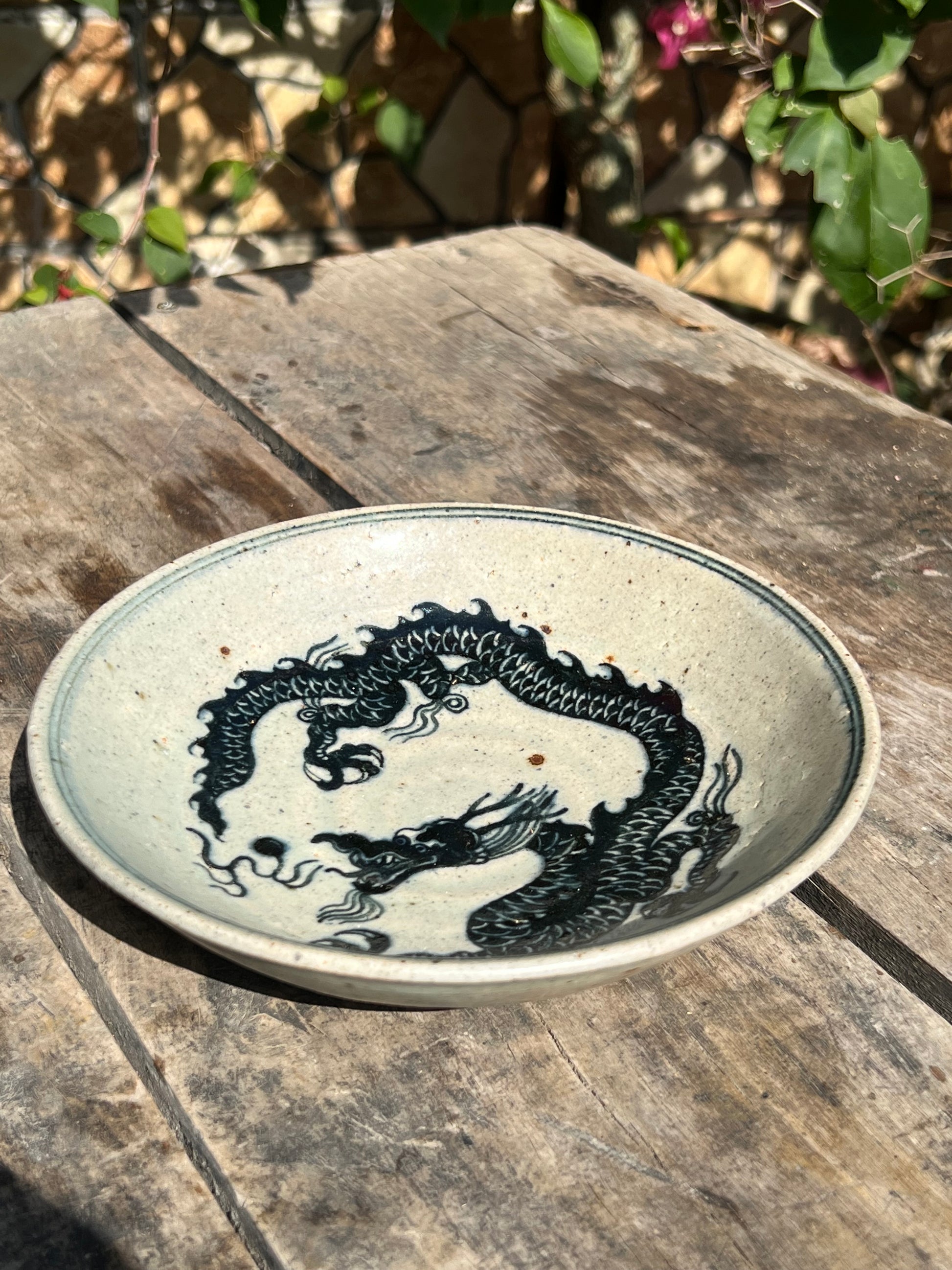 this is a Chinese Jingdezhen blue and white pottery dragon teacup