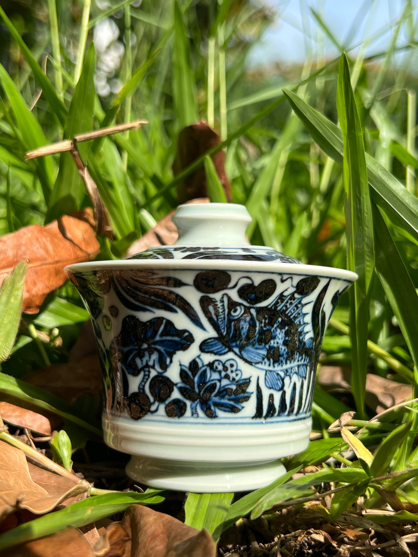 Hand Painted Chinese Antique Yuan Dynasty Blue and White Porcelain Fish and Algae Pattern Gaiwan Set Jingdezhen Master Ceramic Artwork