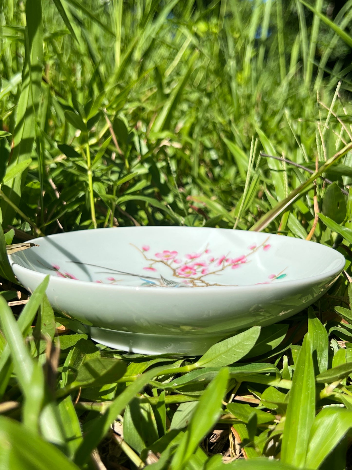 Handcrafted Chinese Handpainted Chinese Flower Bird Famille Rose Gaiwan Jingdezhen Master Ceramic Artwork