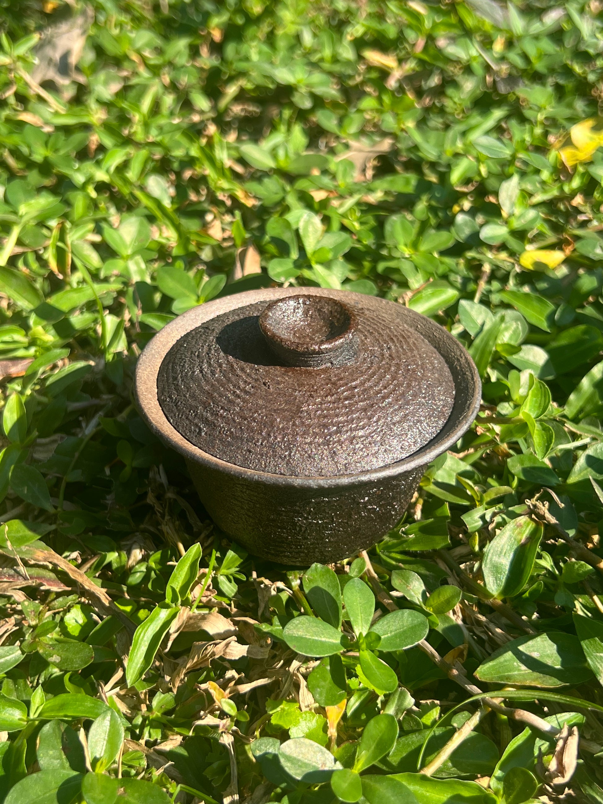 This is a pottery teapot.this is a pottery gaiwan