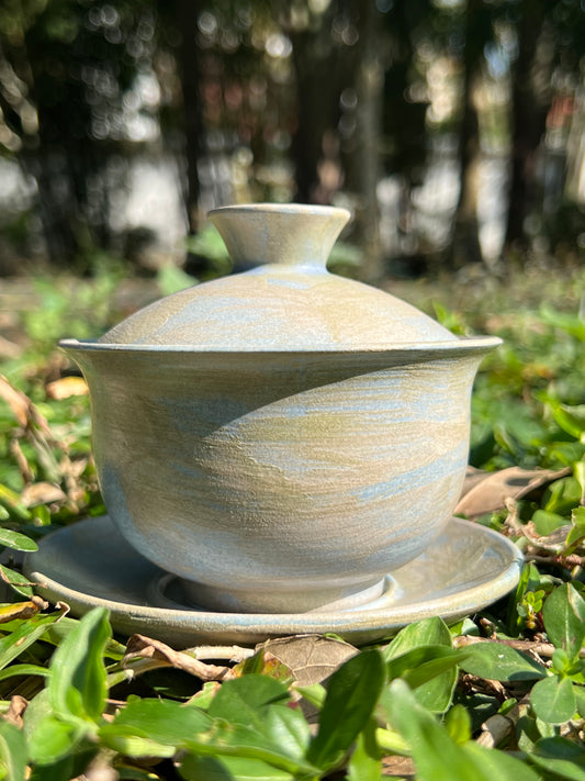 This is a pottery teapot.this is a pottery gaiwan