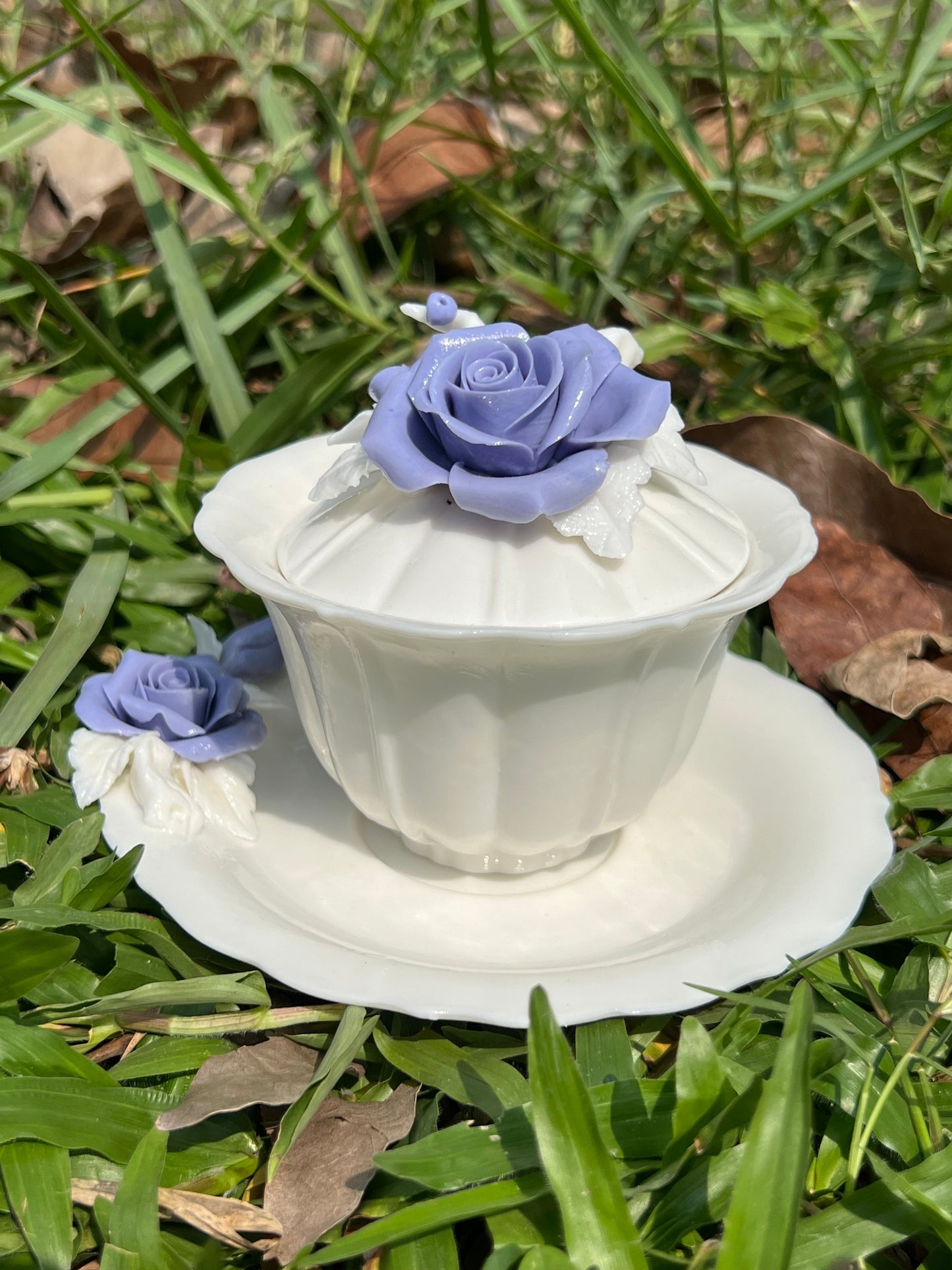 This is a woodfired white pottery flower faircup gongdaobei