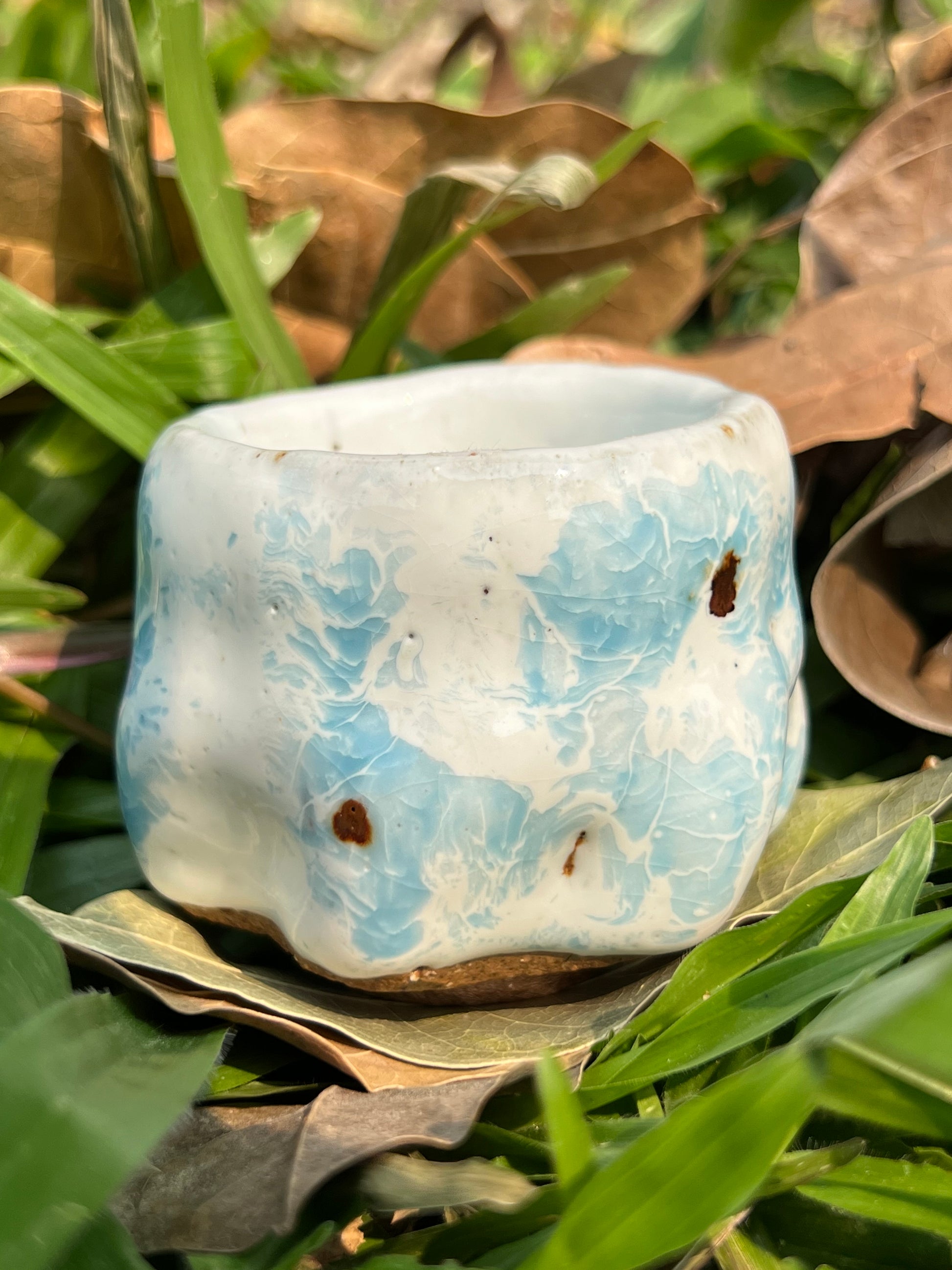 This is a shino ware teacup.this is a shinoyaki teacup