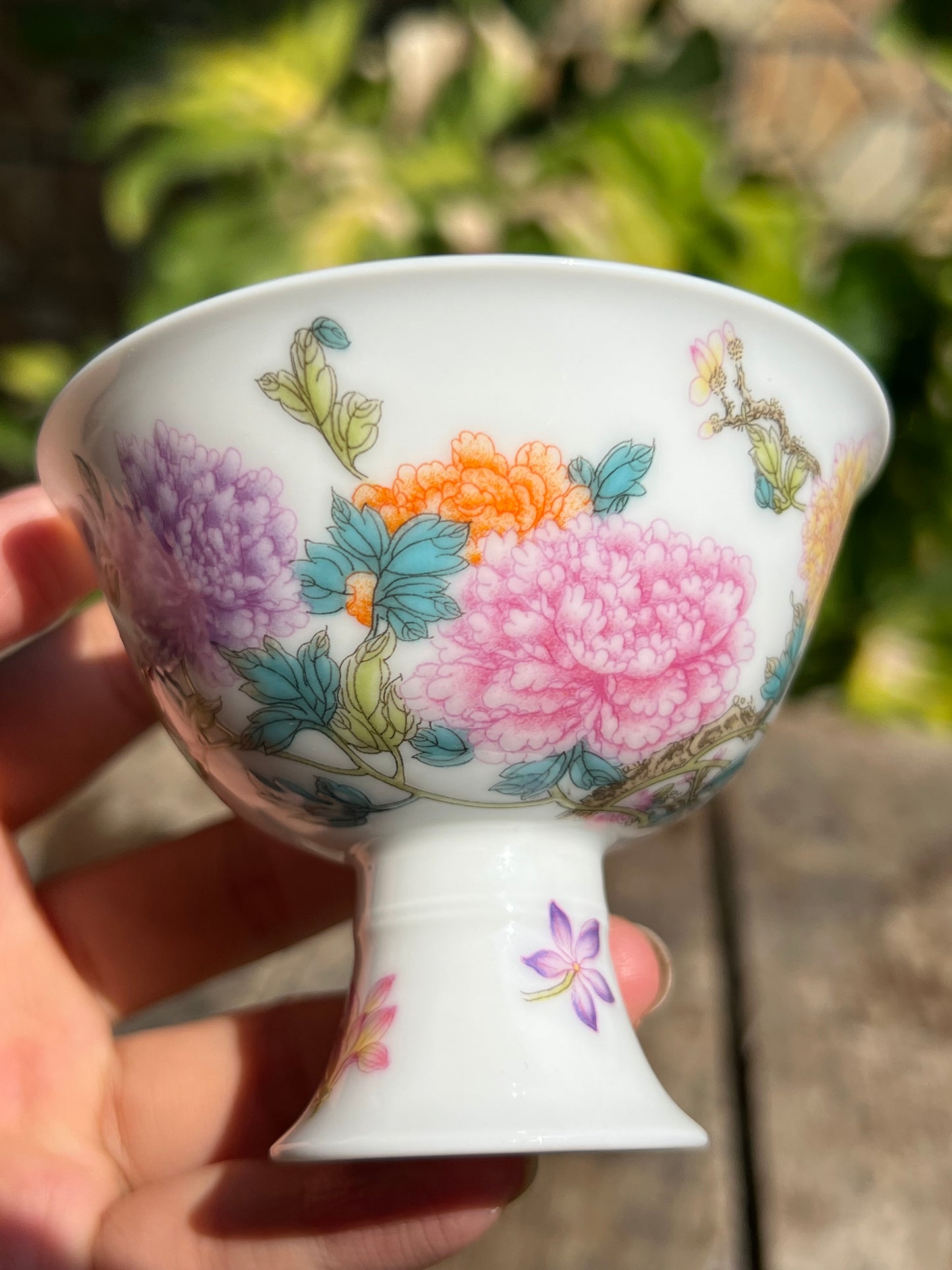 This is a Chinese Jingdezhen enamel flower teacup