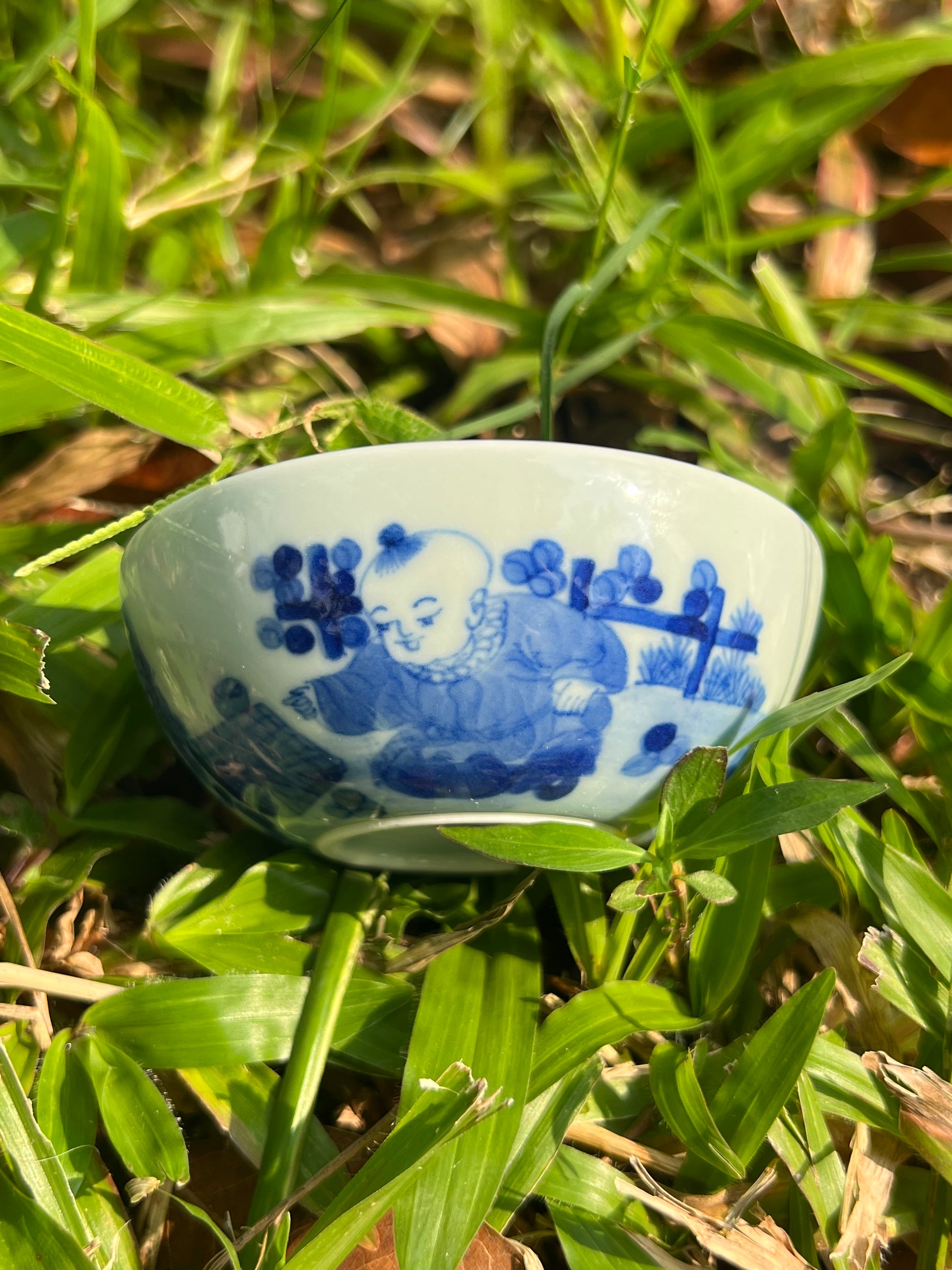 this is Chinese Jingdezhen blue and white porcelain teacup. this is a ceramic teacup