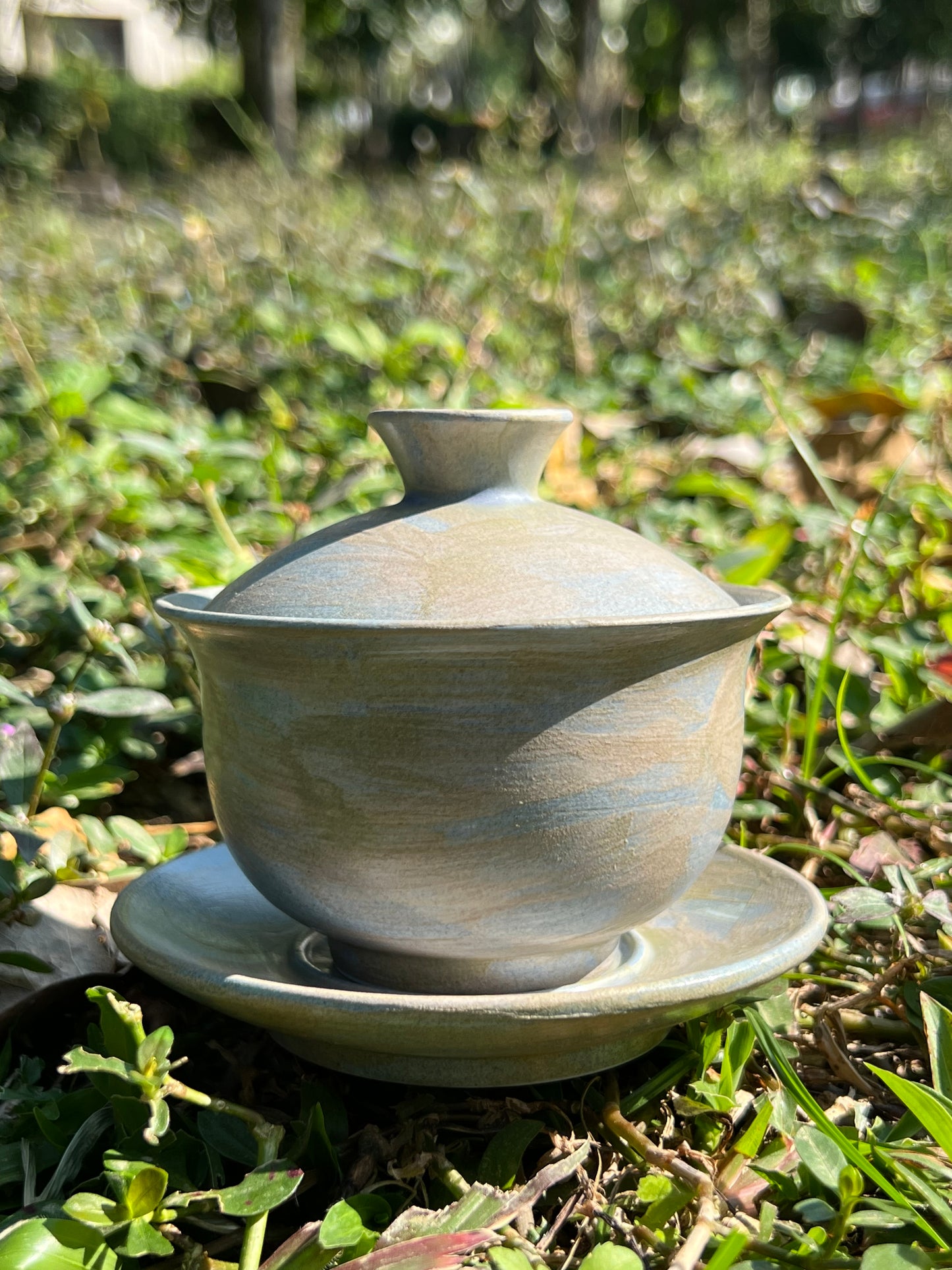 This is a pottery teapot.this is a pottery gaiwan