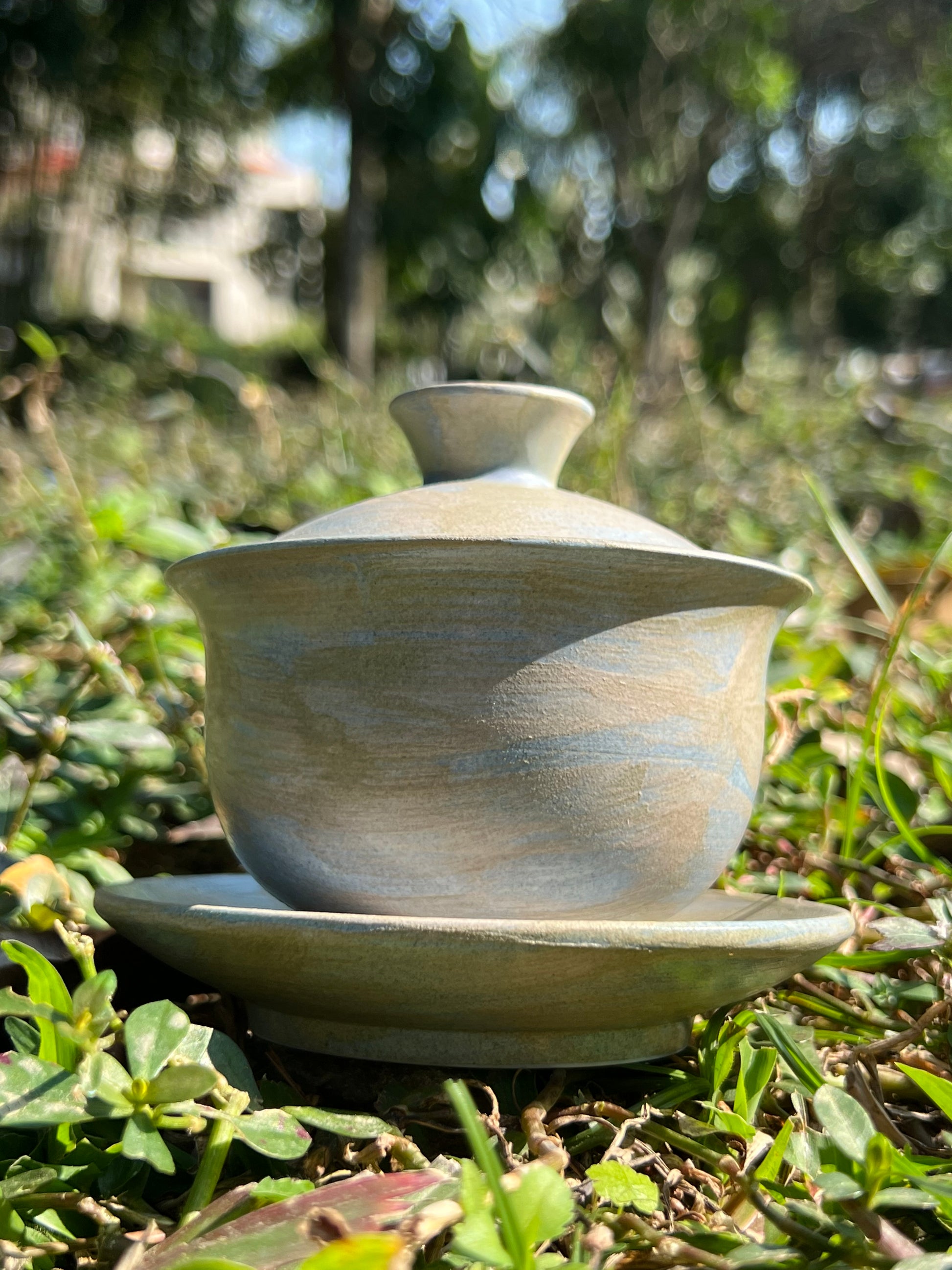 This is a pottery teapot.this is a pottery gaiwan