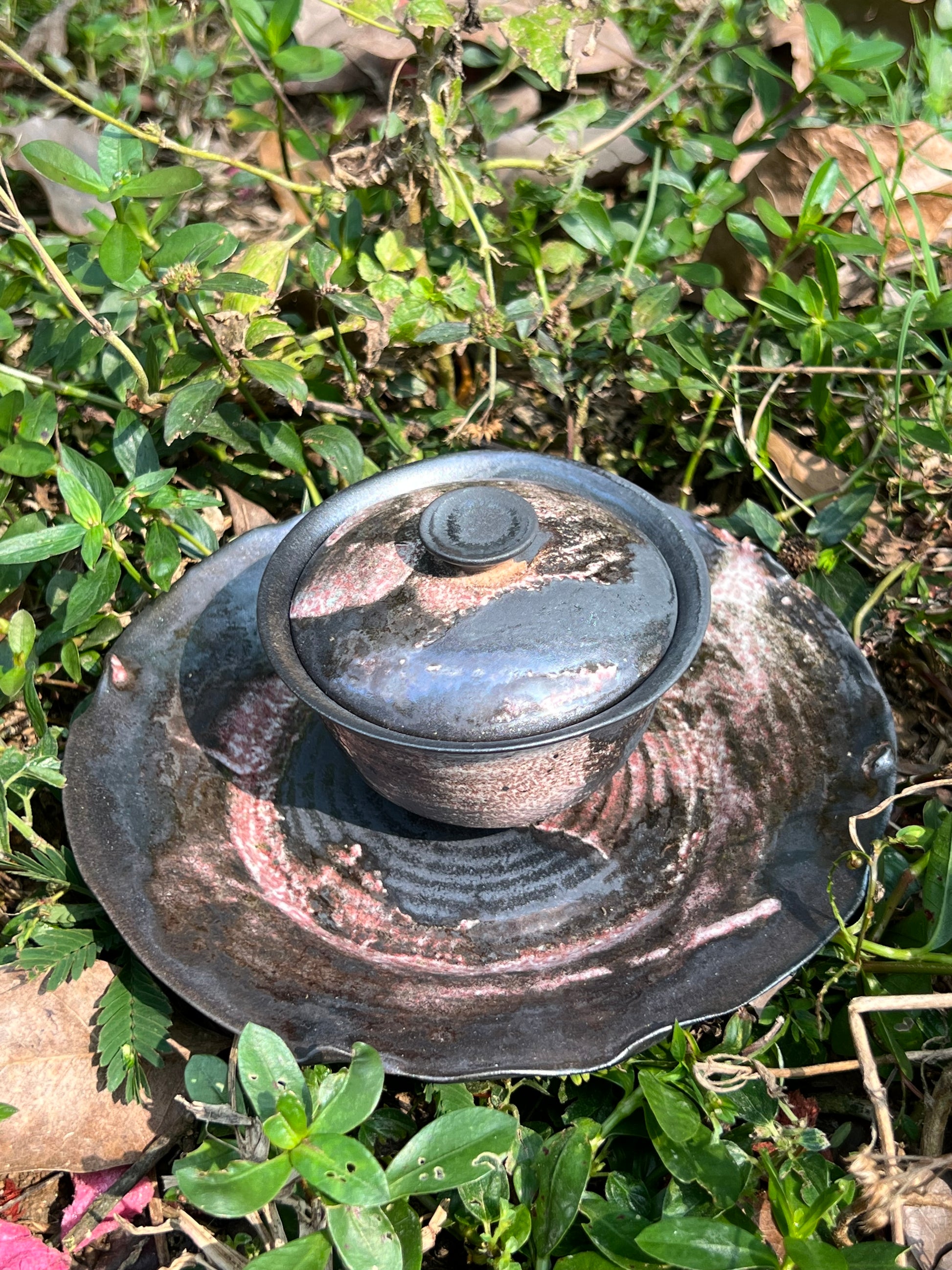 This is a pottery teapot.this is a pottery gaiwan