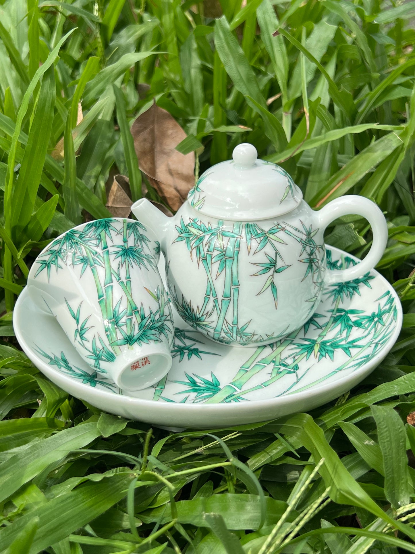 this is Chinese Jingdezhen famille rose ceramic teapot. this is a ceramic bamboo teapot