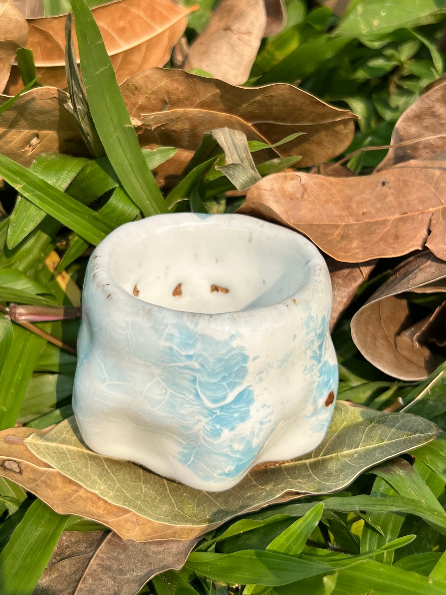 This is a shino ware teacup.this is a shinoyaki teacup