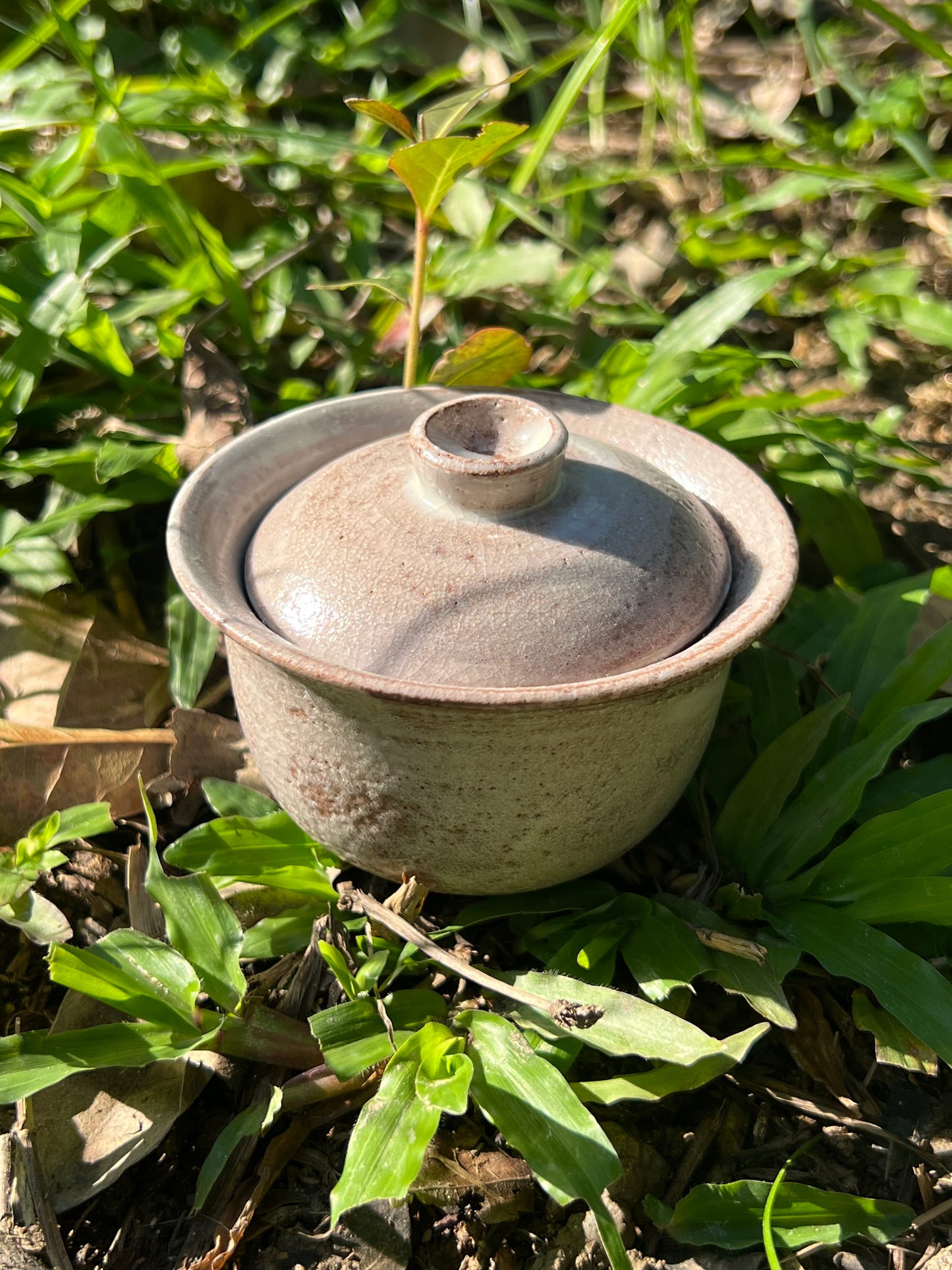 this is Chinese kohiki gaiwan. this is a pottery gaiwan