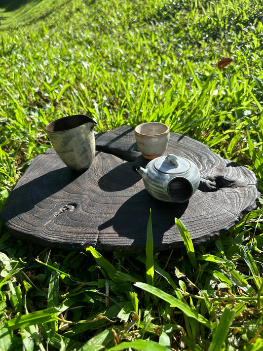 This is a black cedar tea tray tea boat.This is a wooden tea table.