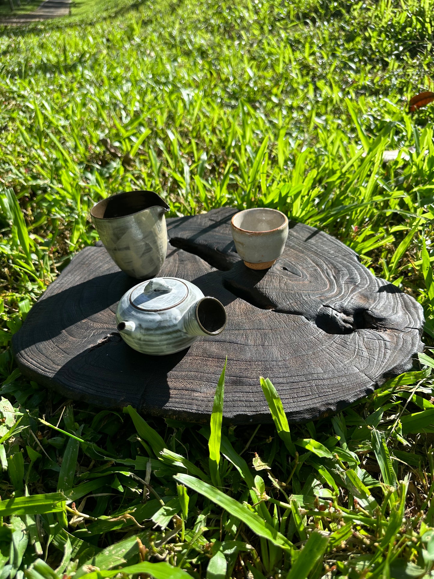 This is a black cedar tea tray tea boat.This is a wooden tea table.