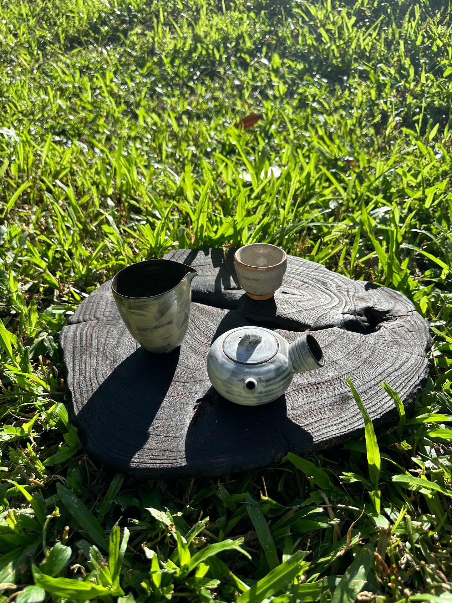 This is a black cedar tea tray tea boat.This is a wooden tea table.