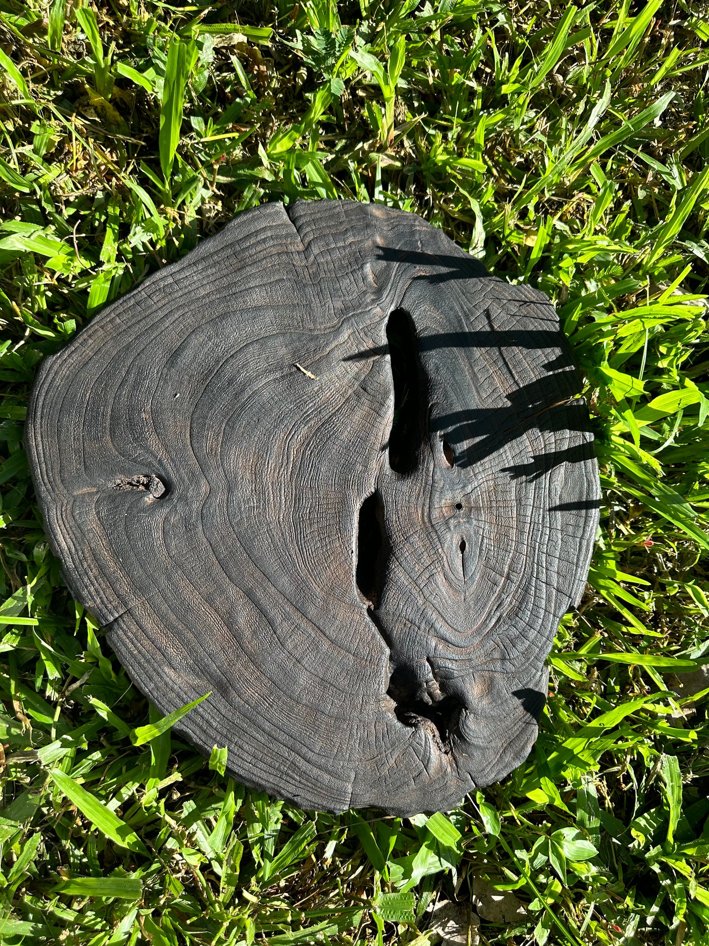 This is a black cedar tea tray tea boat.This is a wooden tea table.