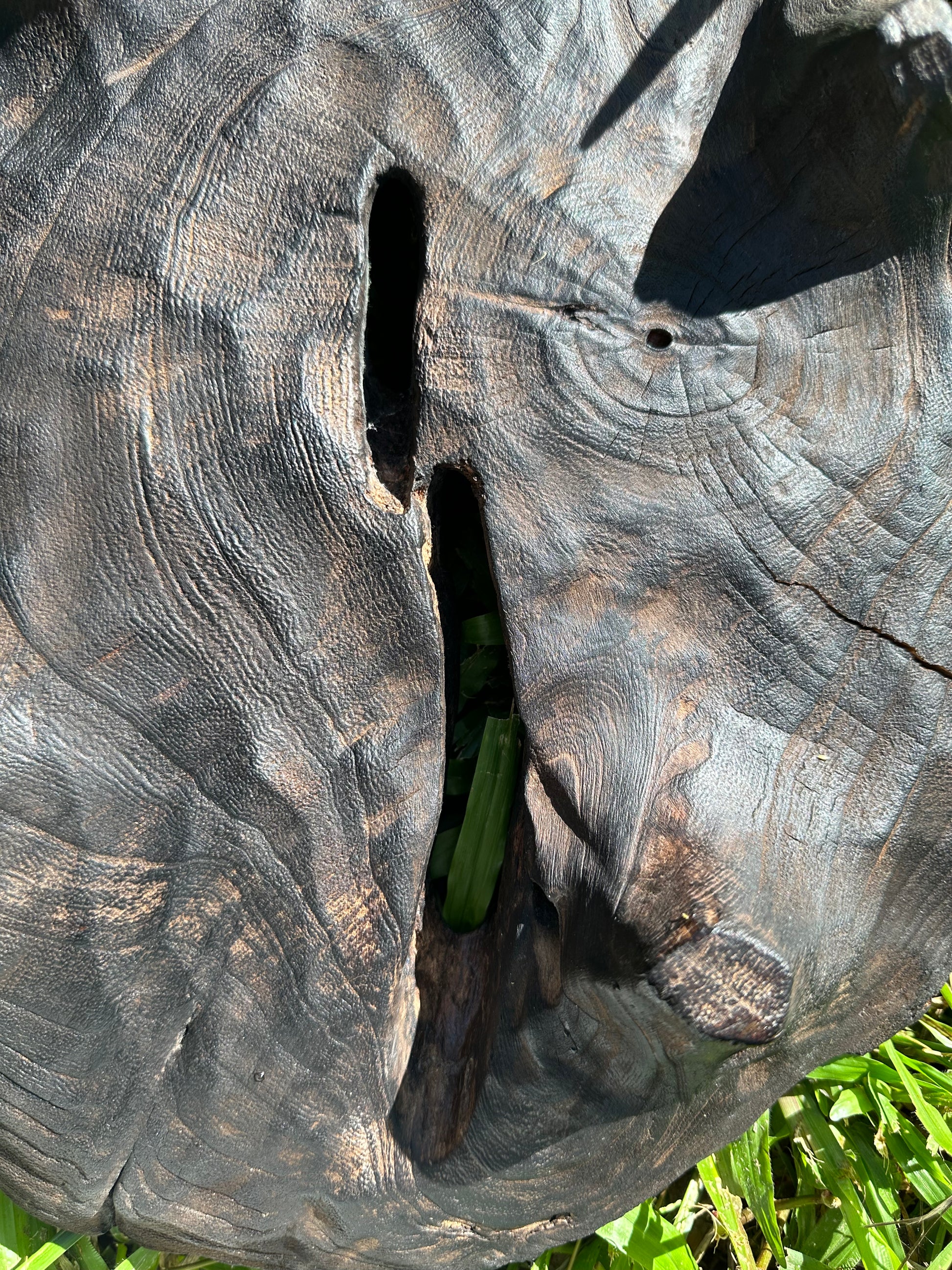 This is a black cedar tea tray tea boat.This is a wooden tea table.