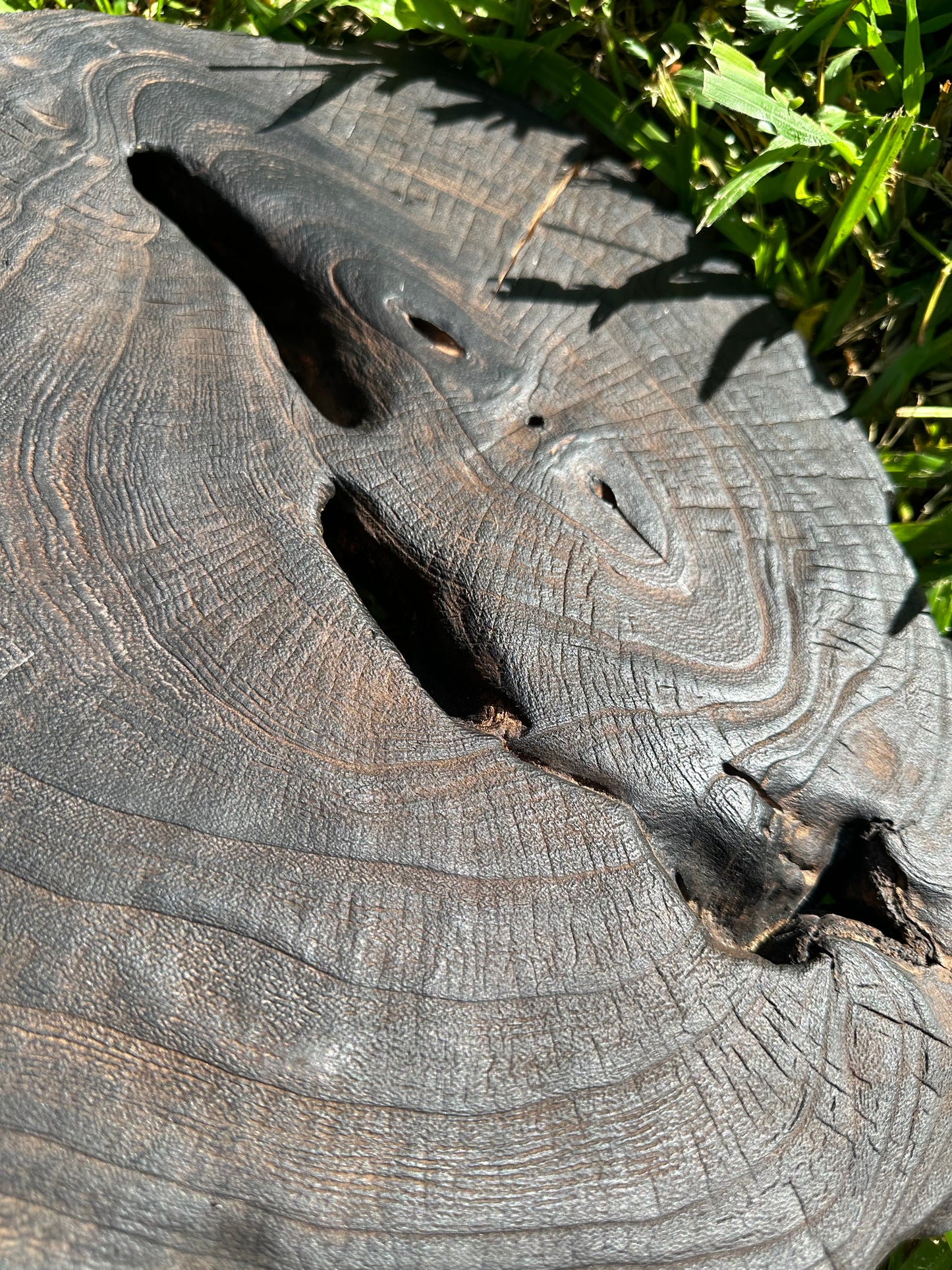 This is a black cedar tea tray tea boat.This is a wooden tea table.