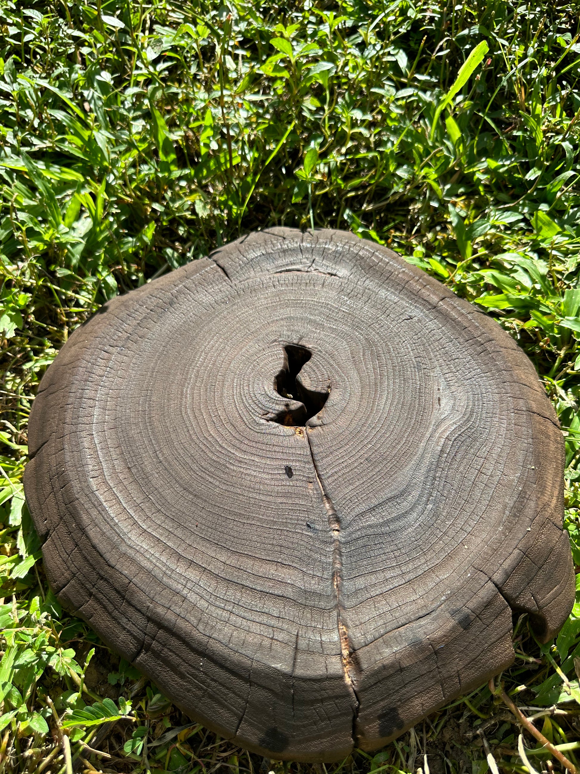 This is a black cedar tea tray tea boat.This is a wooden tea table.