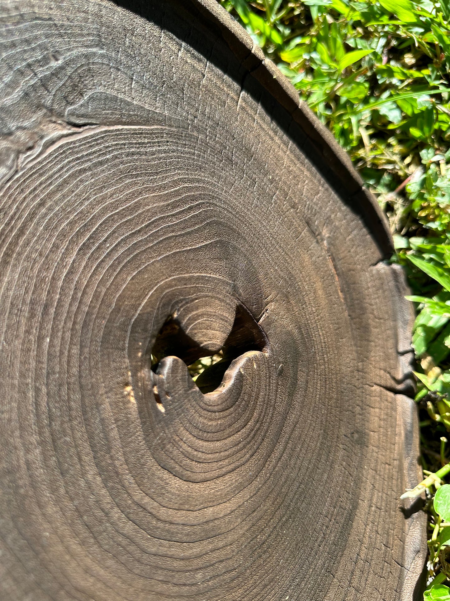 This is a black cedar tea tray tea boat.This is a wooden tea table.