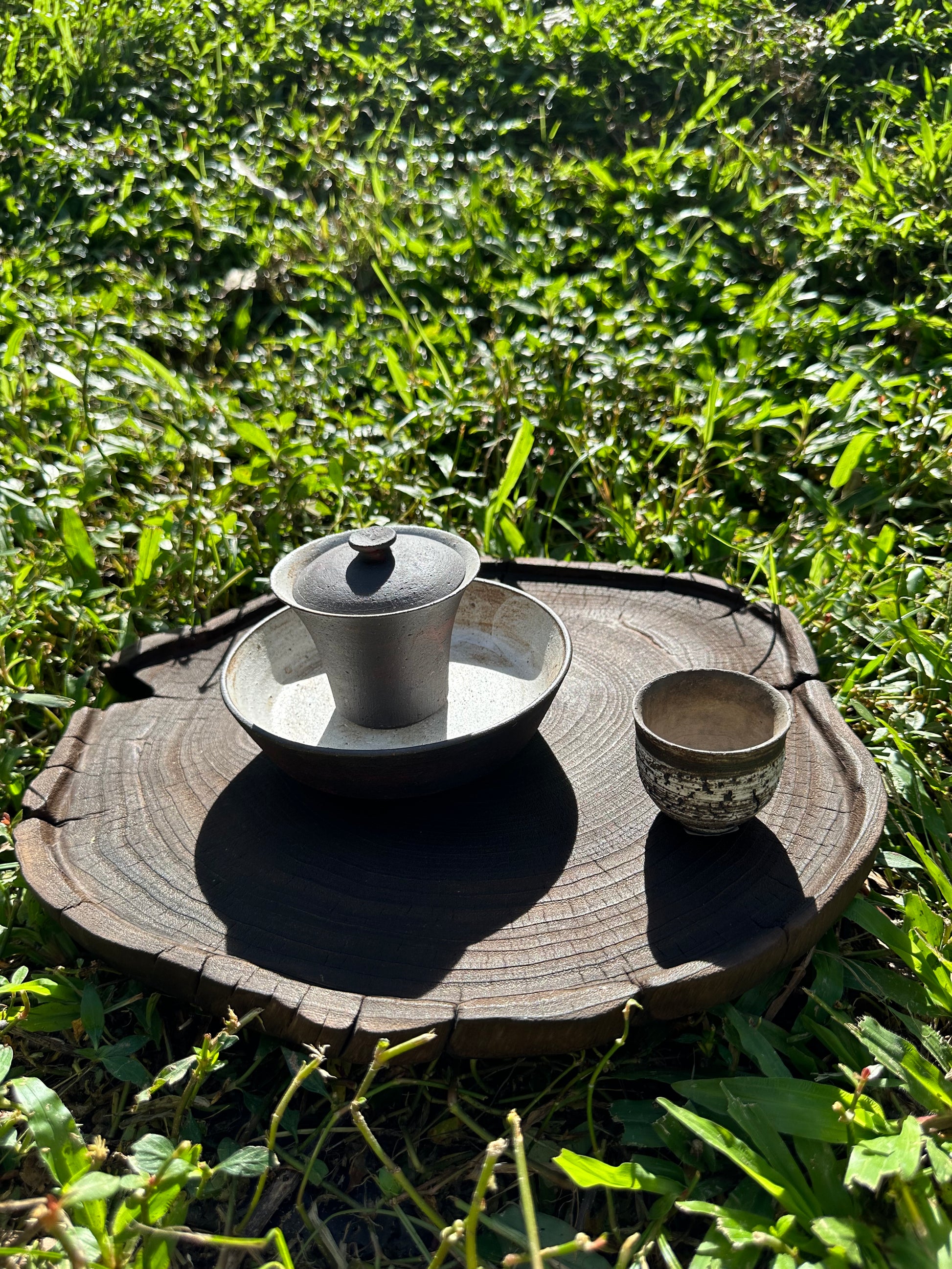 This is a black cedar tea tray tea boat.This is a wooden tea table.