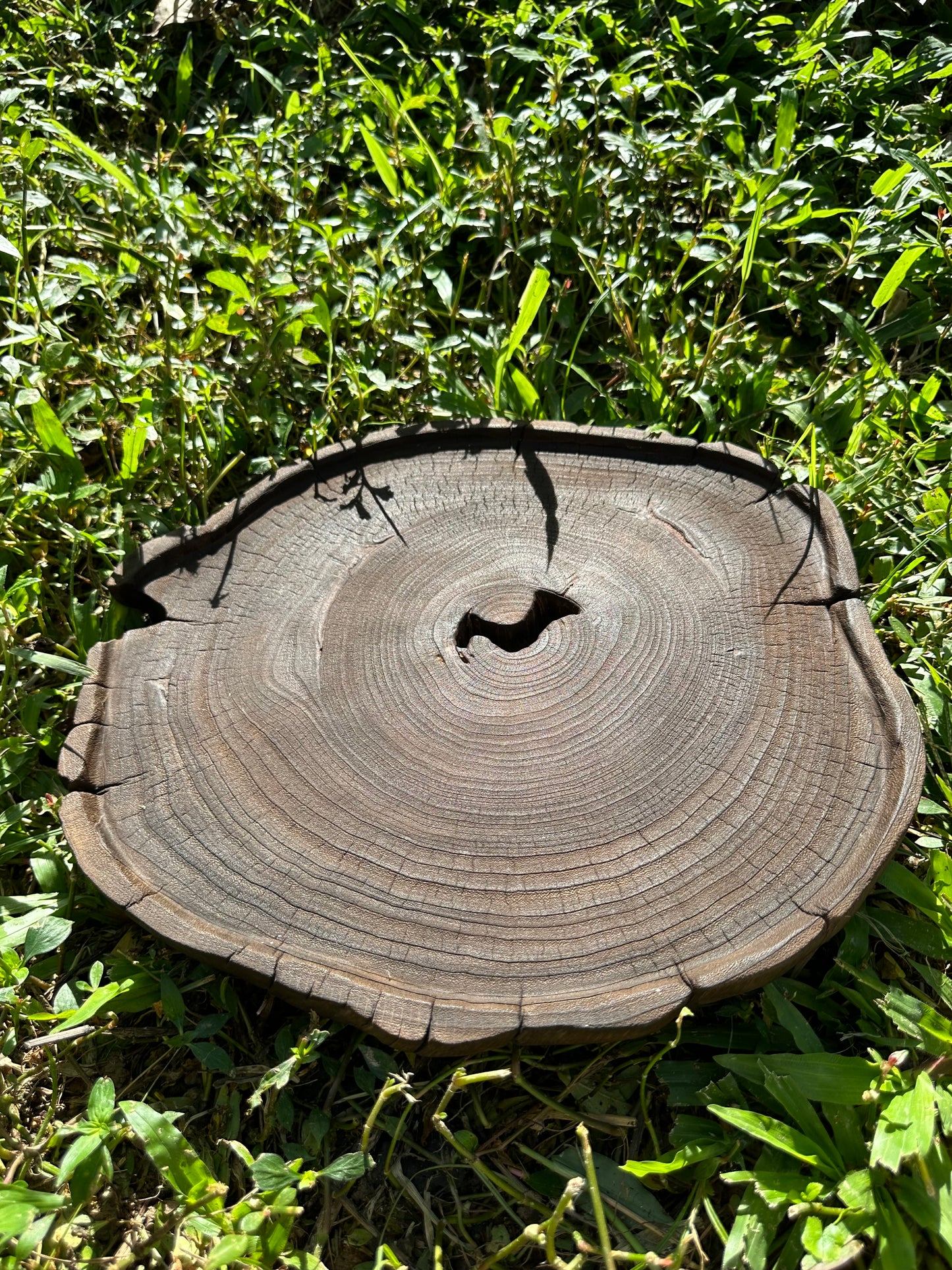 This is a black cedar tea tray tea boat.This is a wooden tea table.