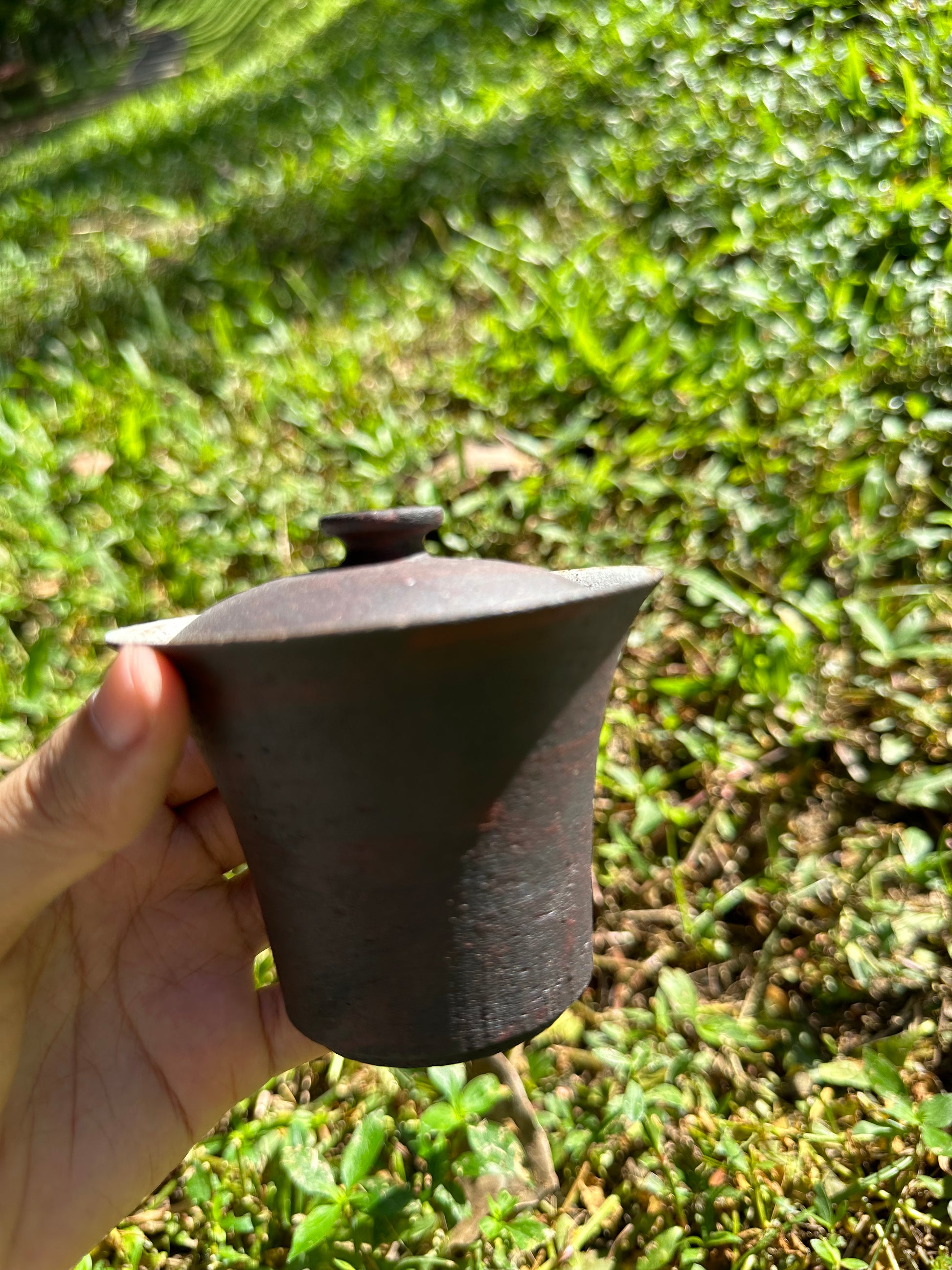 this is a pottery teapot gaiwan