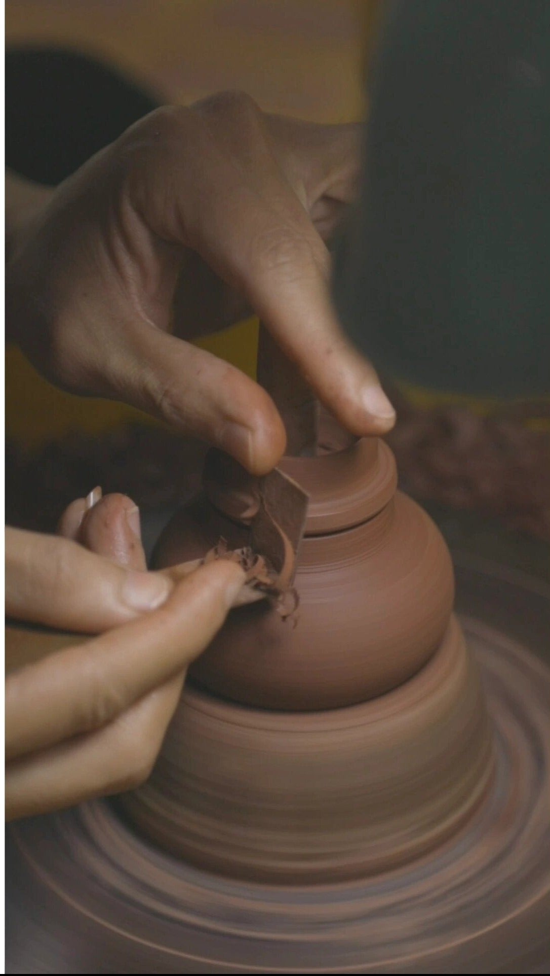 This is a Chaozhou teapot.this is Chaozhou red clay zhuni teapot